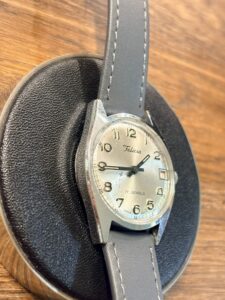 Felicia 17 jewels vintage Swiss zegarek mechaniczny datownik. Rzut bok