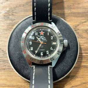 Vostok Komandirskie 2414A vintage ZSRR czołg zegarek mechaniczny. Przód