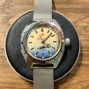 Vostok amphibia 2409 vintage ZSRR. Zegarek mechaniczny nurkowy z łodzią podwodną. Przód