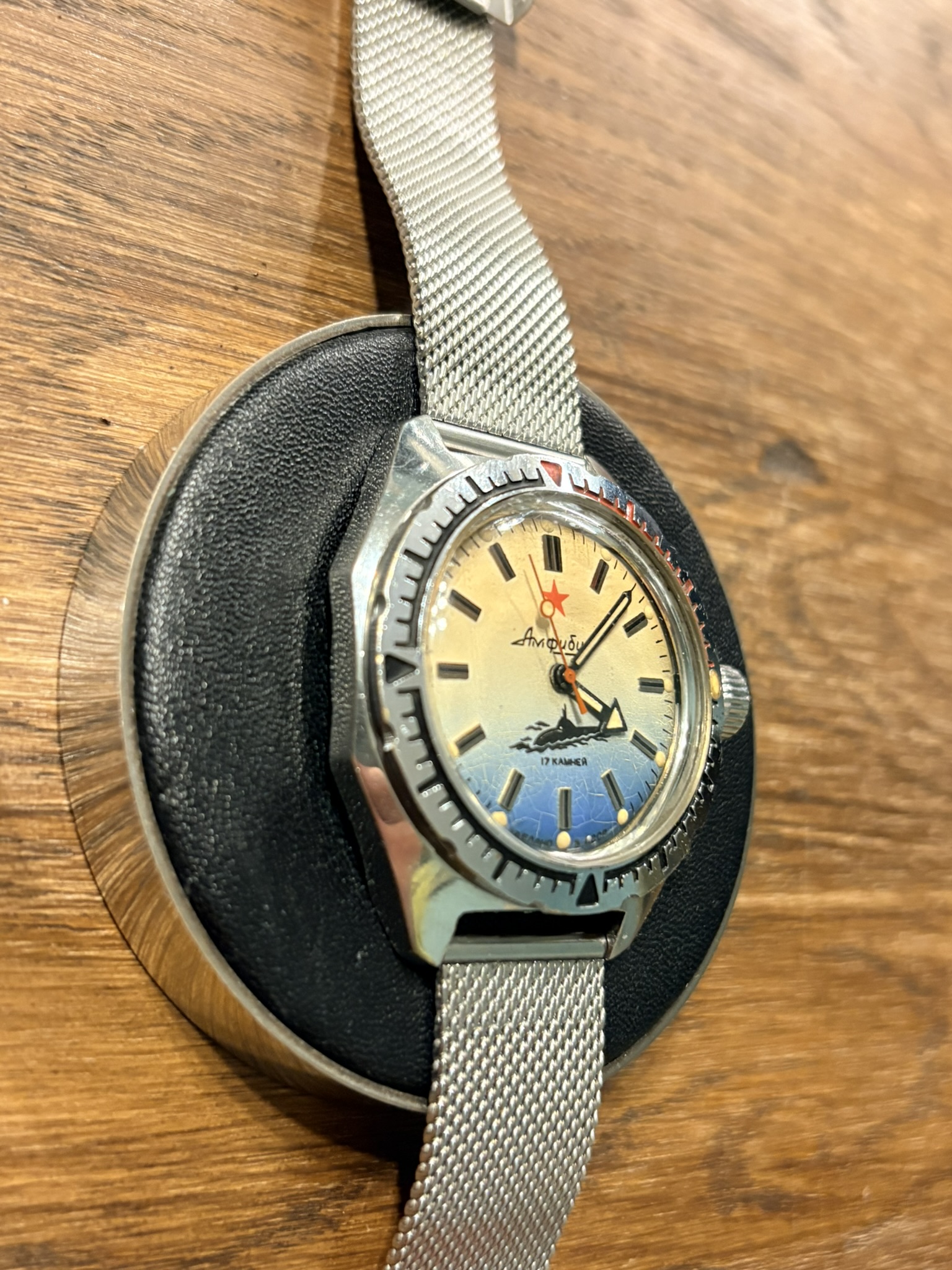 Vostok amphibia 2409 vintage ZSRR. Zegarek mechaniczny nurkowy z łodzią podwodną. Bok