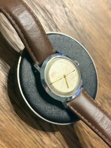 UmF Ruhla 23-32 vintage nrd zegarek mechaniczny tarcza radialna. Rzut bok 2