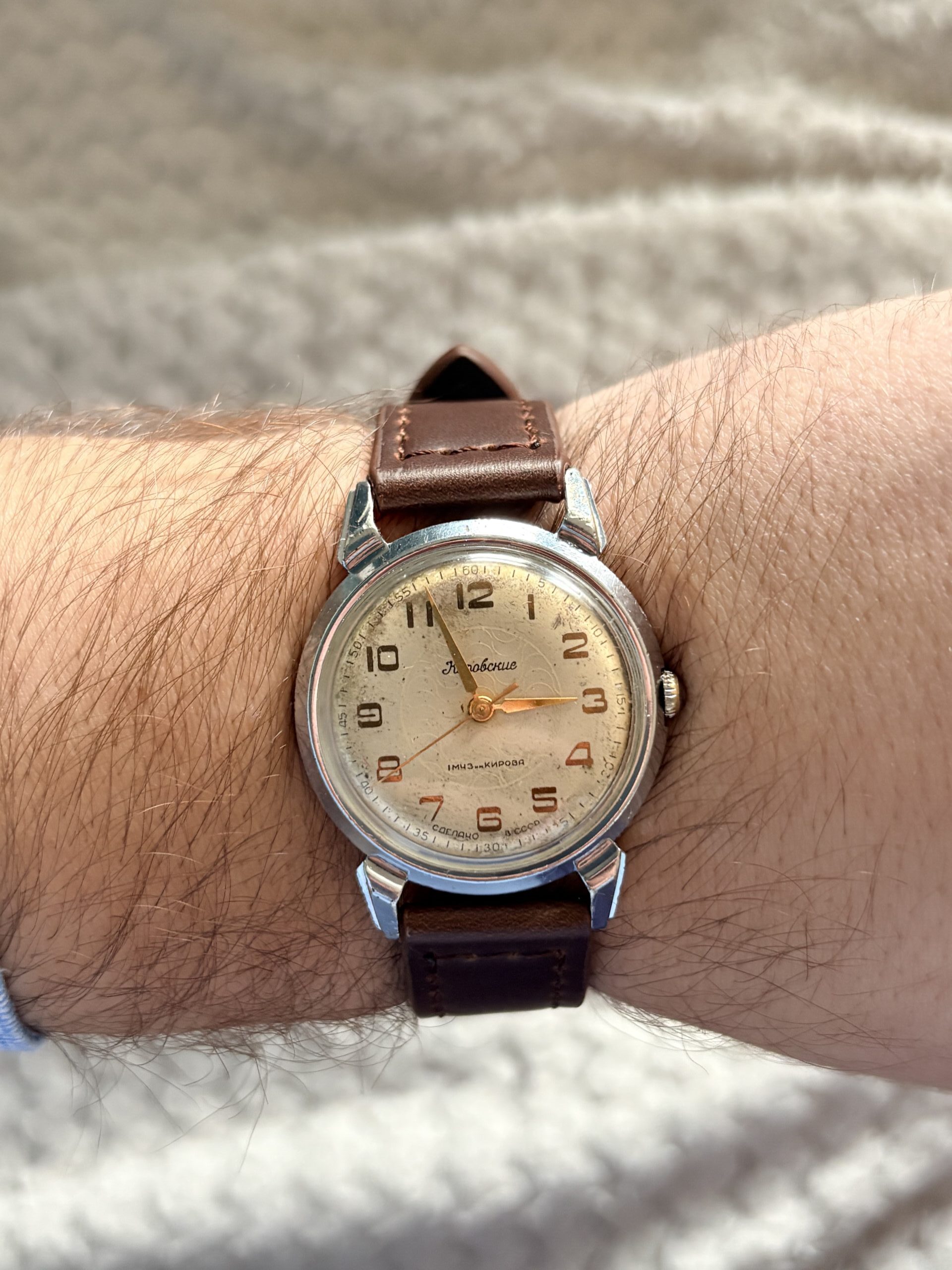 kirowski krab zegarek vintage na ręce brązowy pasek