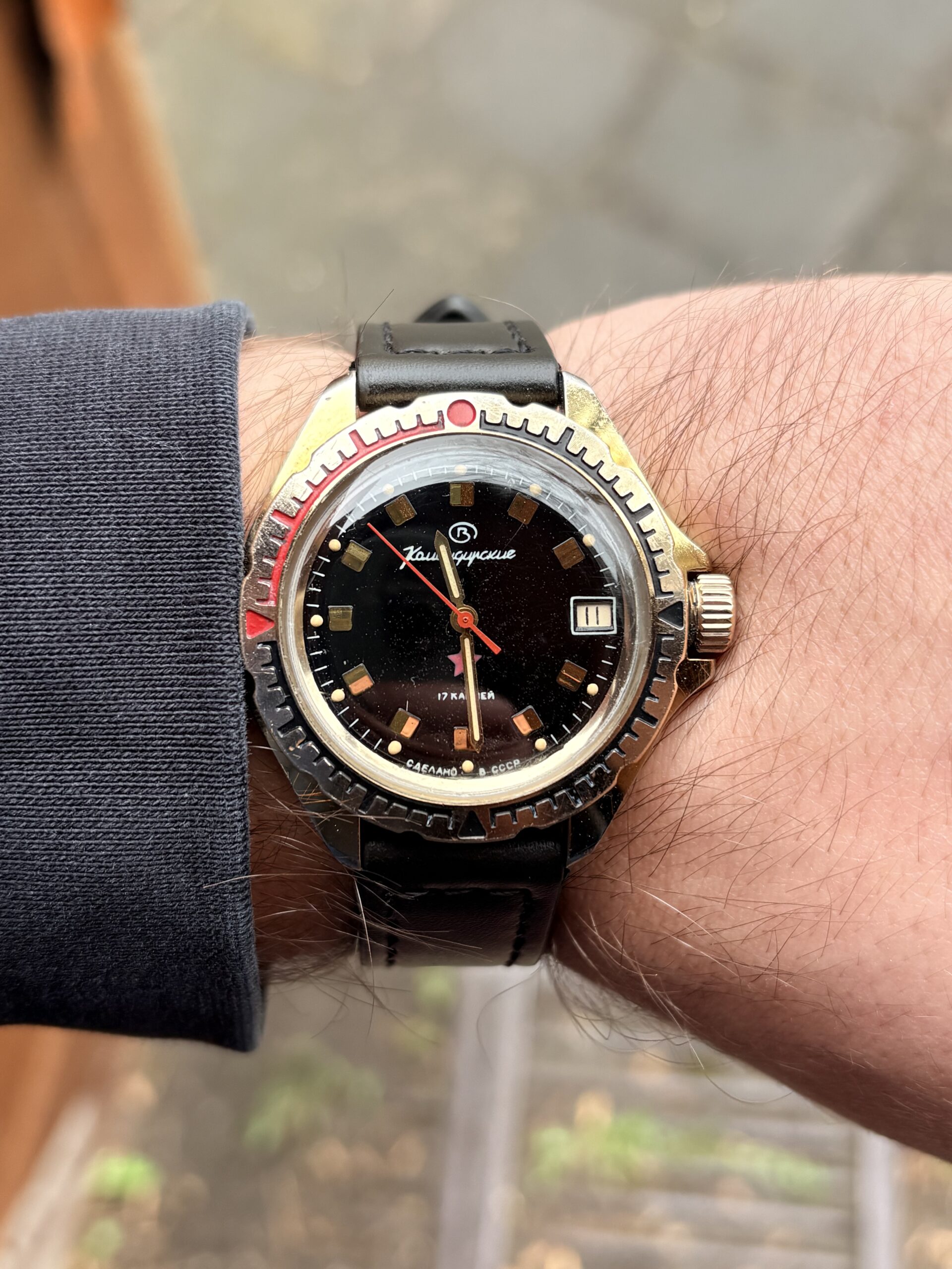 vostok komandirskie gwiazda zegarek na ręce czarna tarcza