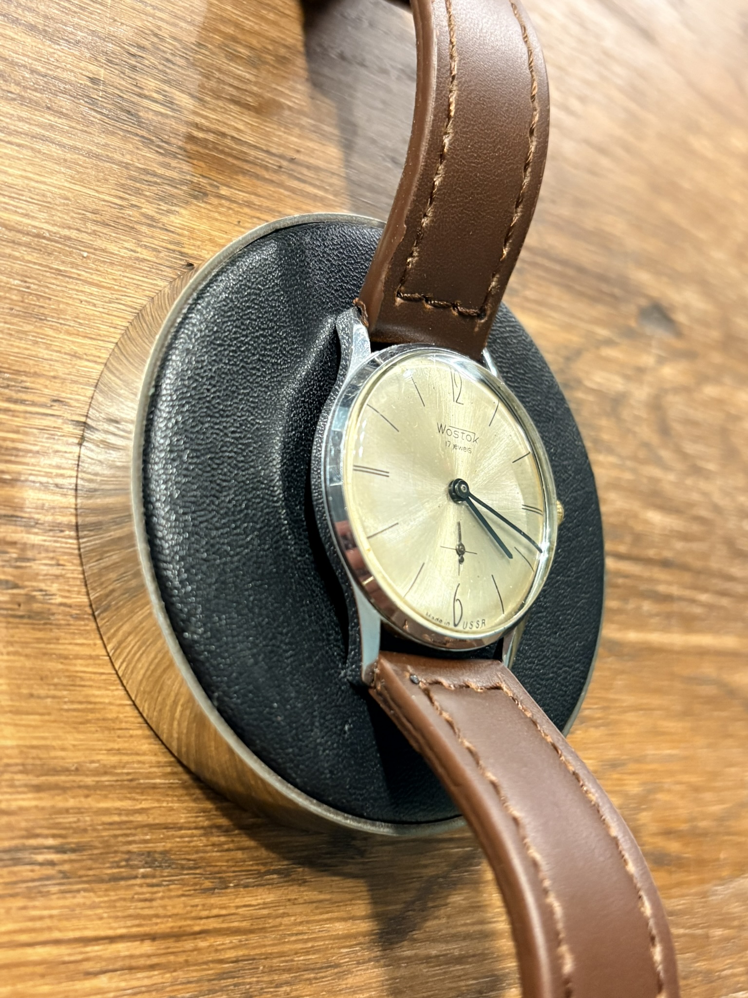 Wostok 2409 złoty sunburst vintage ZSRR zegarek mechaniczny. Bok