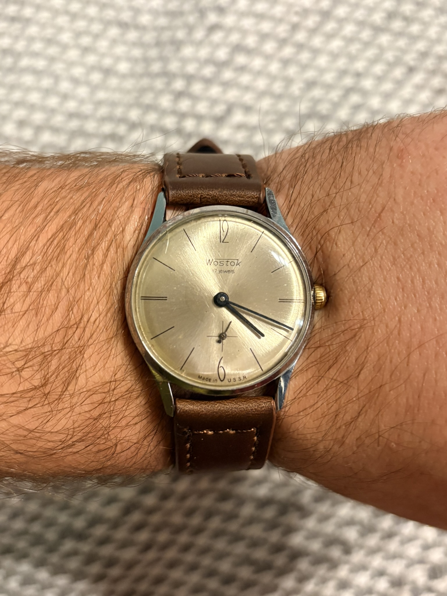 Wostok 2409 złoty sunburst vintage ZSRR zegarek mechaniczny. Ręka