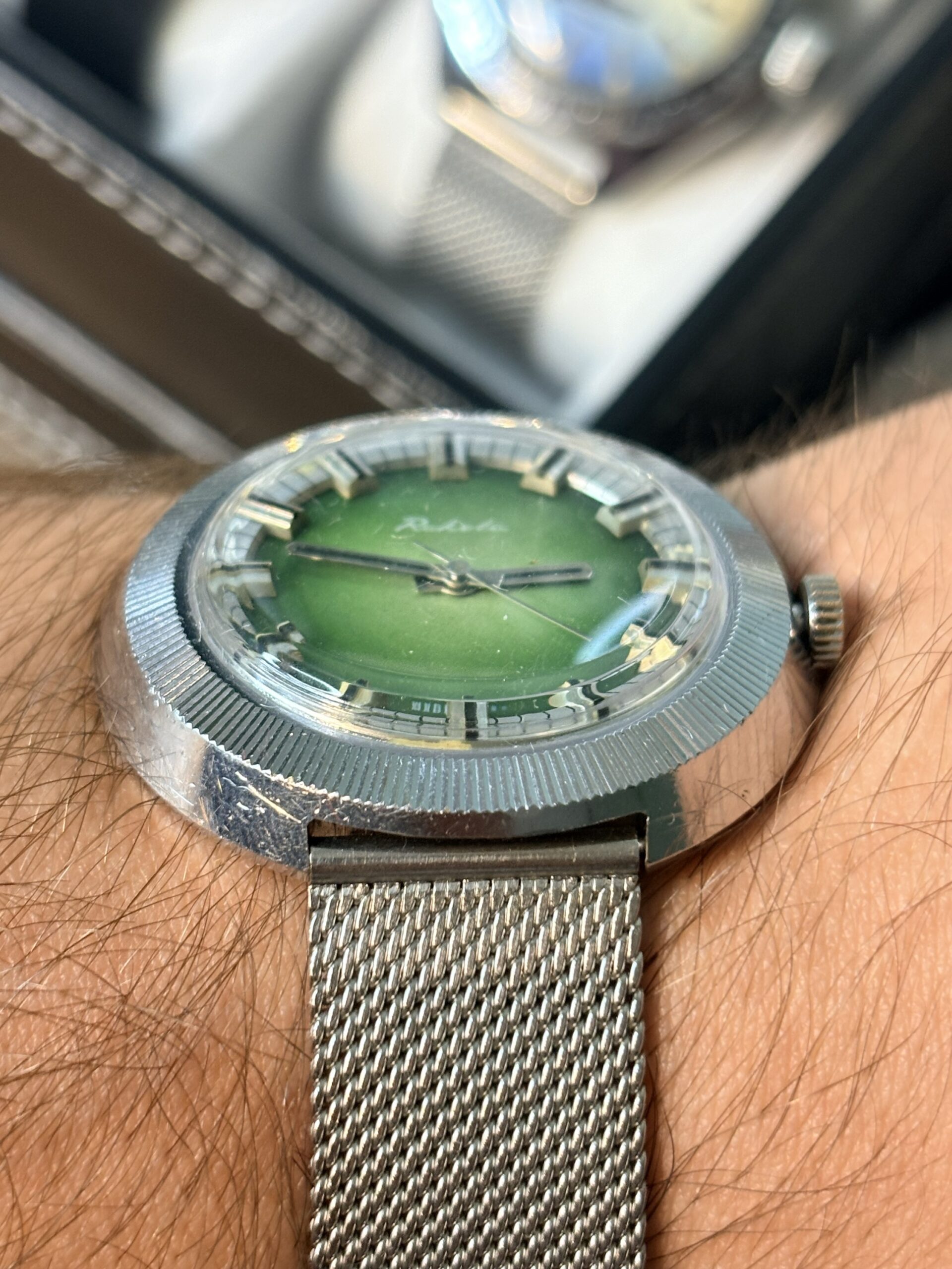 Zegarek Vintage Raketa UFO Zielona – Raketa 2609.HA USSR Sunburst - obrazek 3
