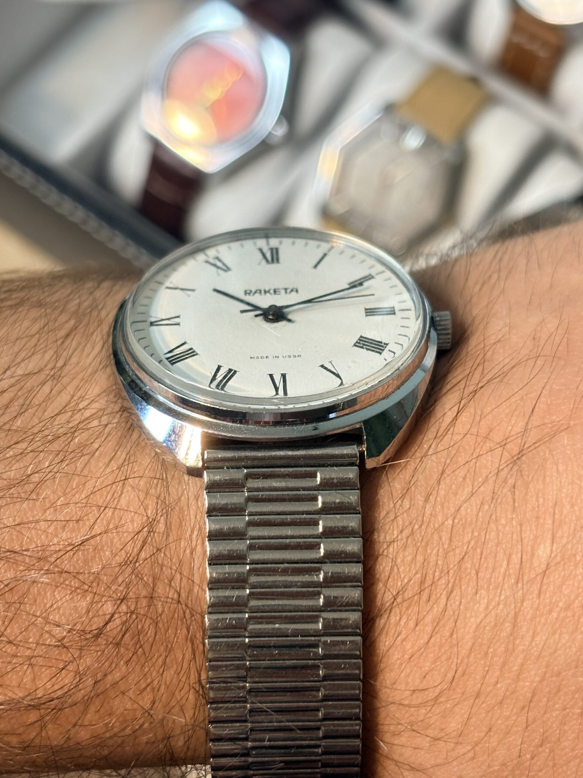 Zegarek Vintage Raketa Roman Dial USSR – minimalistyczna Raketa z rzymskimi indeksami - obrazek 4
