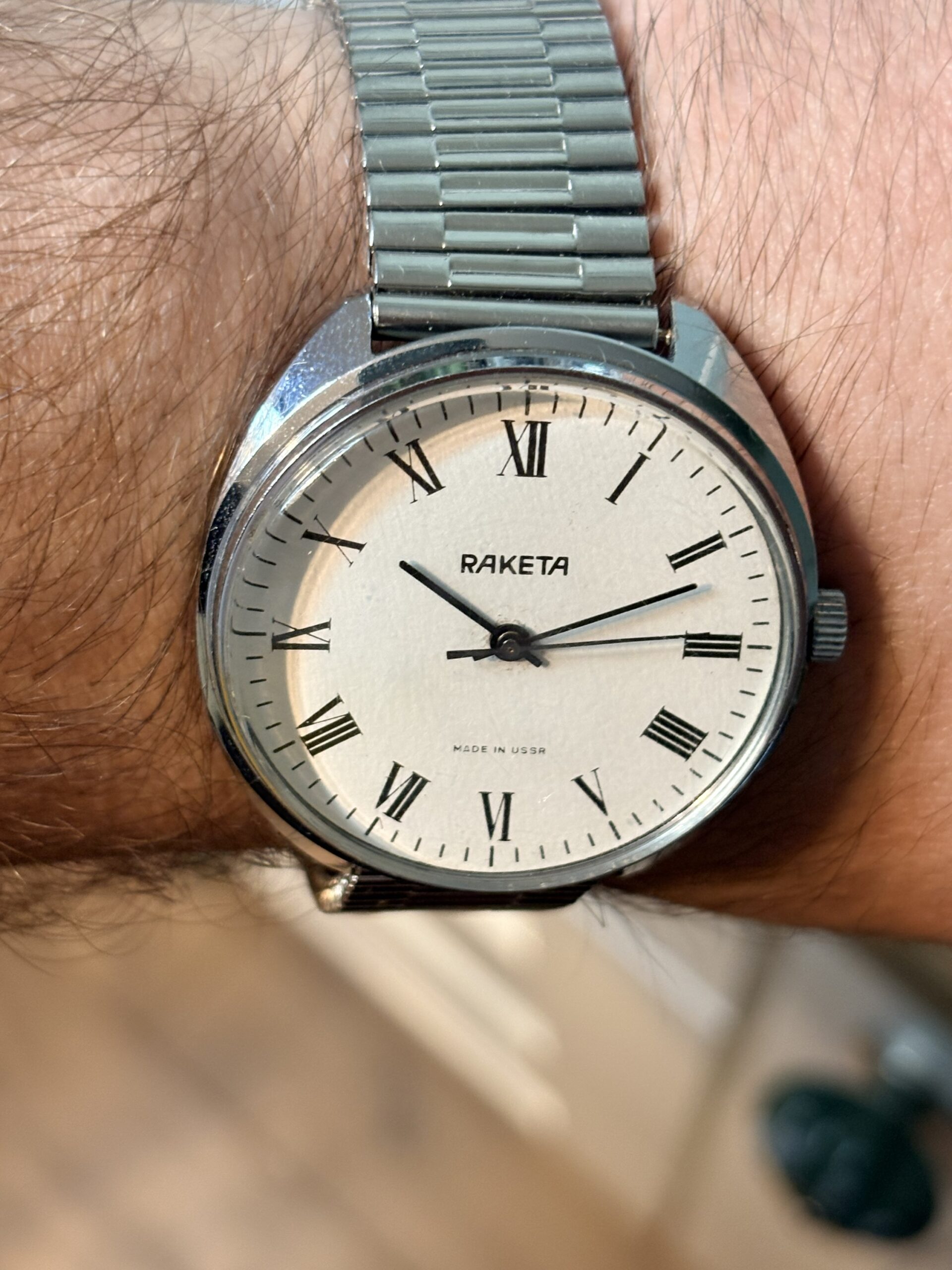 Zegarek Vintage Raketa Roman Dial USSR – minimalistyczna Raketa z rzymskimi indeksami - obrazek 3